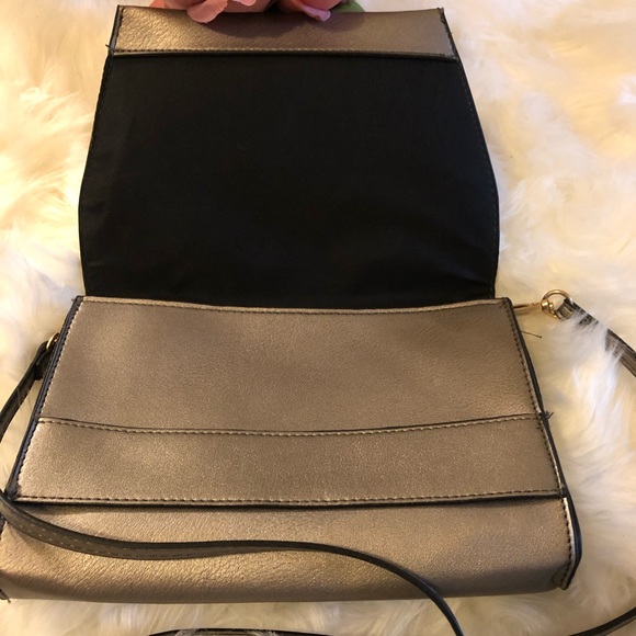 Metallic cross body purse - Picture 4 of 4